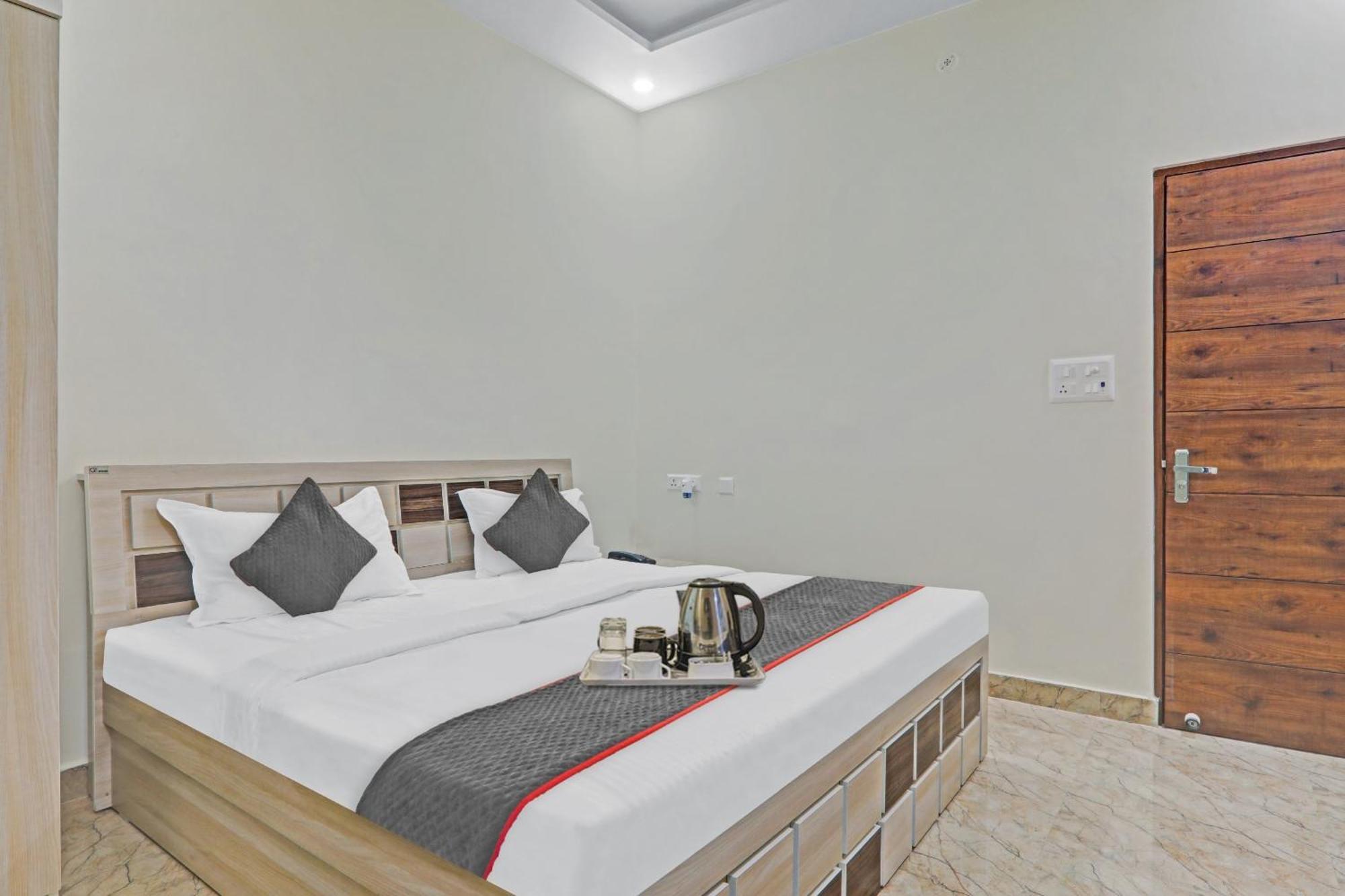 Townhouse P.S.Palace Near Amausi Metro Station Lucknow Exterior foto